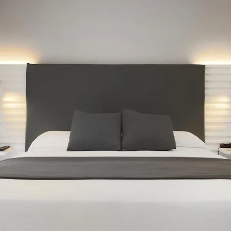 锡切斯酒店 3* 锡切斯